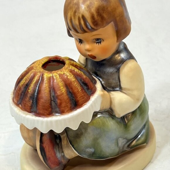 Vintage Goebel Hummel Porcelain Girl Birthday Cake Figurine #338 - Picture 9 of 15